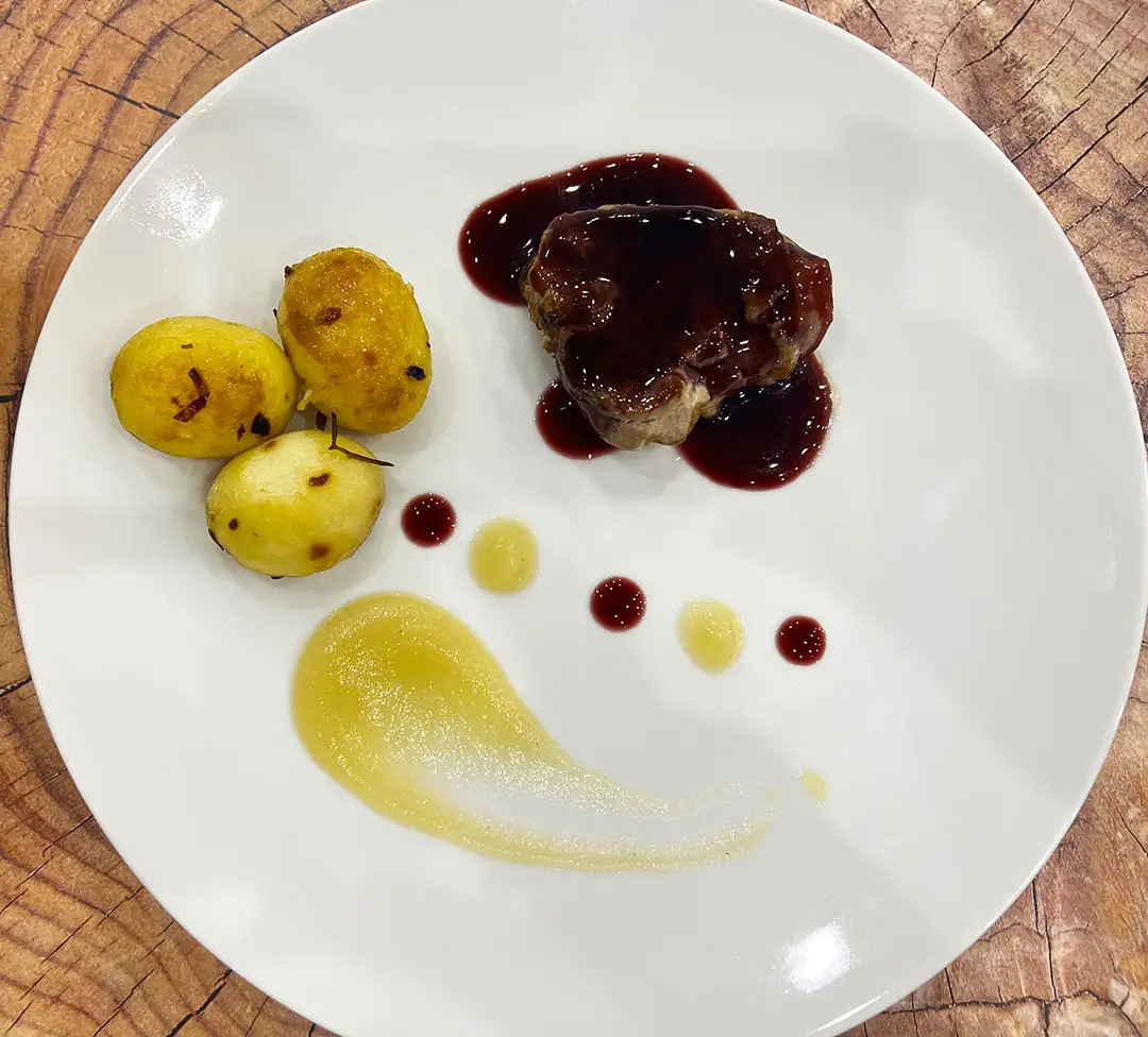 ricetta filetto di maiale al vino rosso e mela